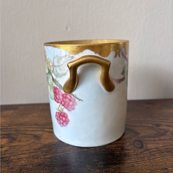 Vintage 1965 Handpainted With Gold Trim Porcelain raspberry planter - Picture 7 of 7